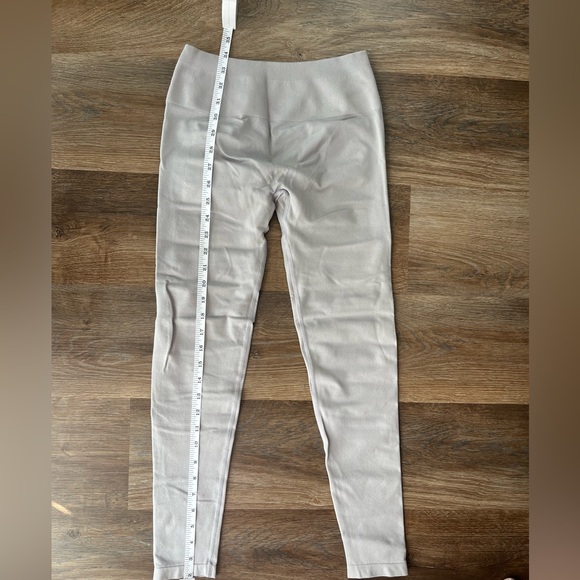 Aurola Silver Sconce Tummy Control Butt Scrunch Leggings - Picture 3 of 6